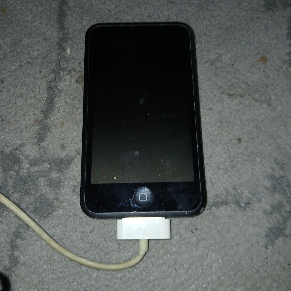 Vintage Apple Ipod Touch Excellent Condition With Charging Cable
